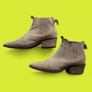 Amuse Society x Matisse Beige Western Ankle Booties